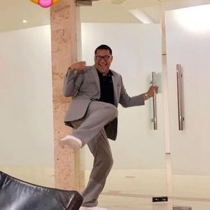 Meet your Posher, Victor